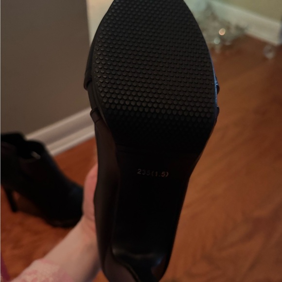 Elegant Black Peep-Toe Ankle Boots - Picture 3 of 6